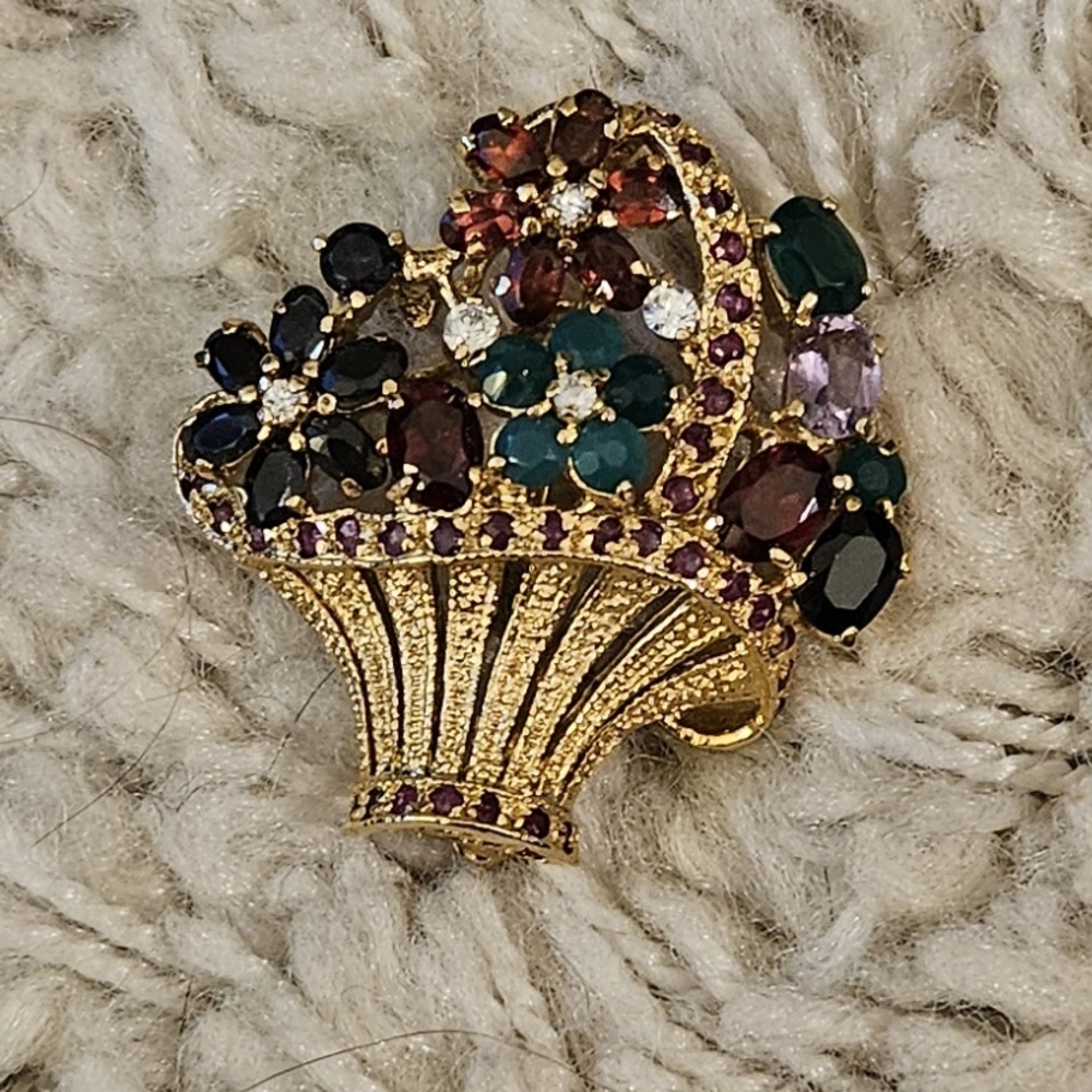 Beautiful Gold and Multicolor Floral BOUGemstone Brooch